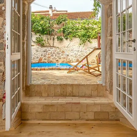 Villa Festina Lente - Cosy & Authentic Villa With Private Heated Pool Dobrinj Exterior photo